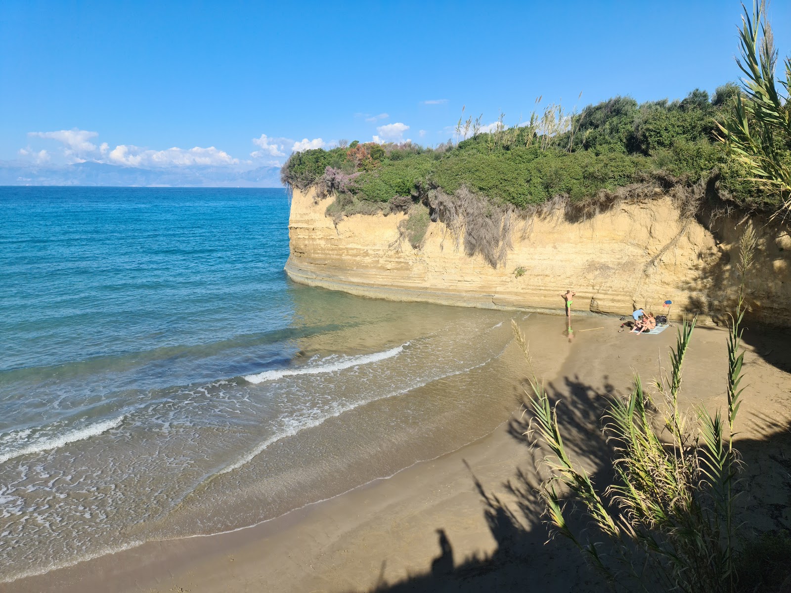 Apotripiti beach'in fotoğrafı ve yerleşim