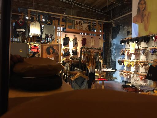 Clothing Store «Urban Outfitters», reviews and photos, 1140 Bardstown Rd, Louisville, KY 40204, USA