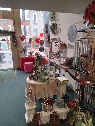 Florist «Roses & Rainbows Flowers Gifts», reviews and photos, 118 W Main St, Cambridge City, IN 47327, USA