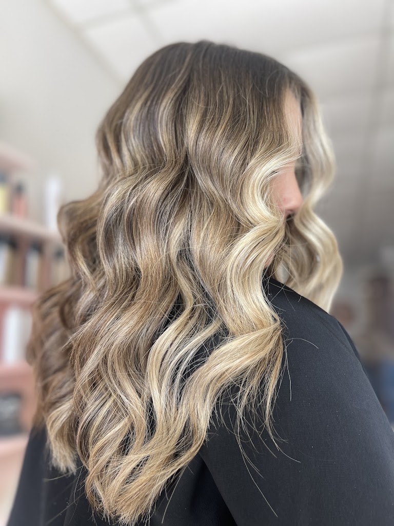 Serafyn Salon 33774