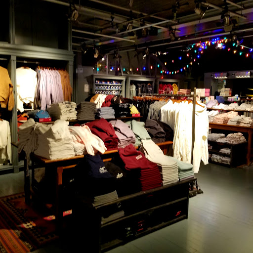 Clothing Store «Hollister Co.», reviews and photos, 2855 Stevens Creek Blvd #2585, Santa Clara, CA 95050, USA