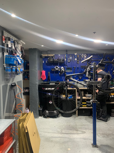Gloria Cycling - Titanium bikes & bicycle workshop in South West London - London