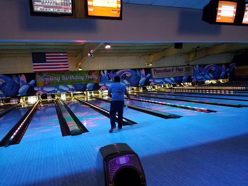Bowling Alley «Pinz Bowling Center», reviews and photos, 700 N Lafayette St, South Lyon, MI 48178, USA