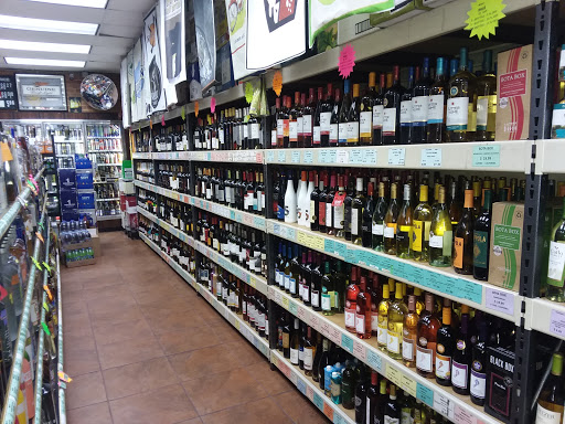 Liquor Store «Oakbrook Food & Liquor», reviews and photos, 17 W604 14th St, Oakbrook Terrace, IL 60181, USA