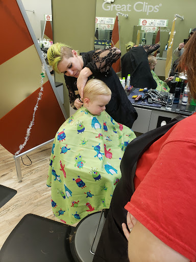 Hair Salon «Great Clips», reviews and photos, 1433 Towne Square Blvd NW Suite B, Roanoke, VA 24012, USA