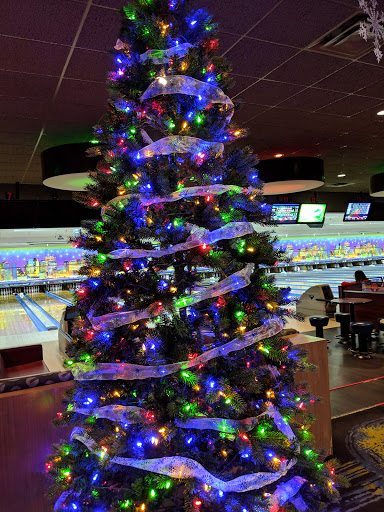 Bowling Alley «Town Line Luxury Lanes», reviews and photos, 665 Broadway, Malden, MA 02148, USA