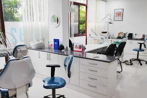 Root32 Dental Clinic | Cosmetic Dentistry | Dental Implants Kalyan Nagar image