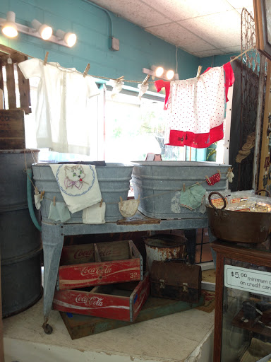 Antique Store «Finders Keepers Market», reviews and photos, 1303 C St, Floresville, TX 78114, USA
