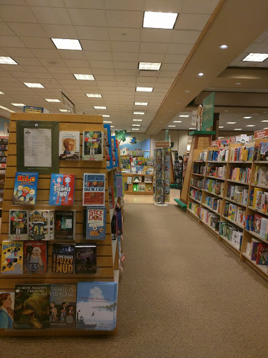 Book Store «Barnes & Noble», reviews and photos, 65 E Marketview Dr, Champaign, IL 61820, USA