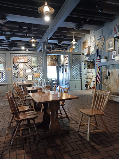 American Restaurant «Cracker Barrel Old Country Store», reviews and photos, 2371 E Aurora Rd, Twinsburg, OH 44087, USA