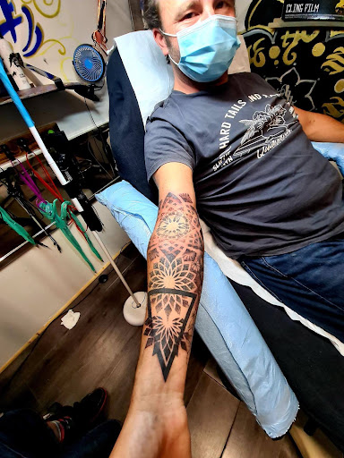 Urban Primitive Tattoo Shop tatouage piercing