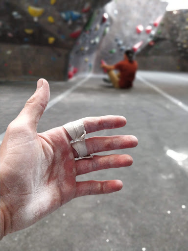 Rock Climbing Gym «Hangar 18 Indoor Climbing Gym - East Riverside», reviews and photos, 2111 Iowa Ave, Riverside, CA 92507, USA