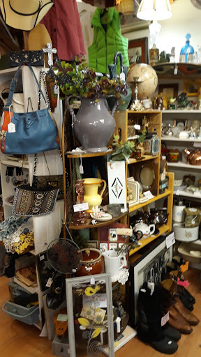 Antique Store «Too Much Stuff Quality Second Hand Treasures», reviews and photos, 1151 Grass Valley Hwy, Auburn, CA 95603, USA