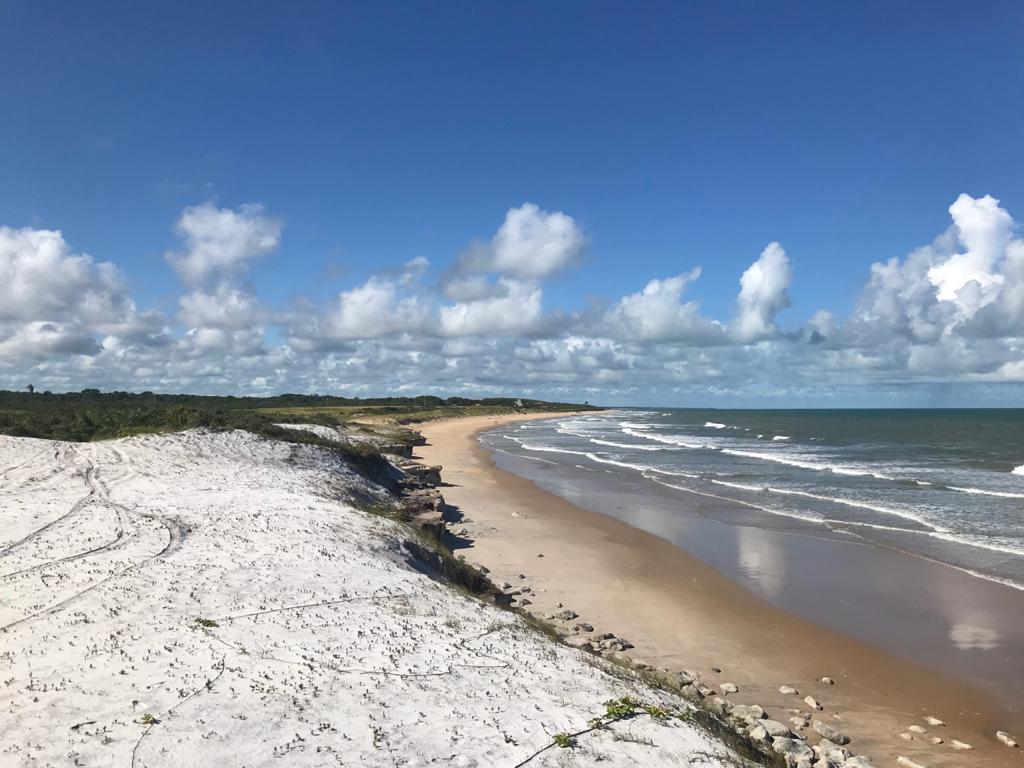 Lençóis海滩的照片 带有明亮的沙子表面