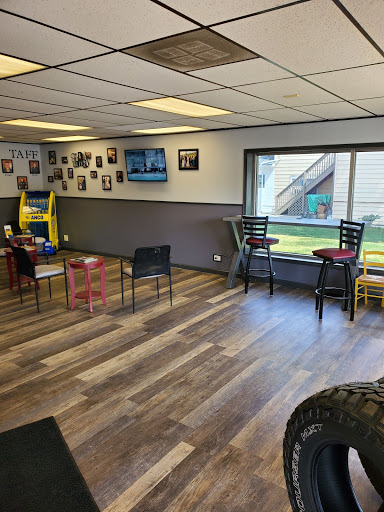 Auto Repair Shop «Lynwood Tire and Auto Service Inc.», reviews and photos, 2390 Glenwood Dyer Rd, Lynwood, IL 60411, USA