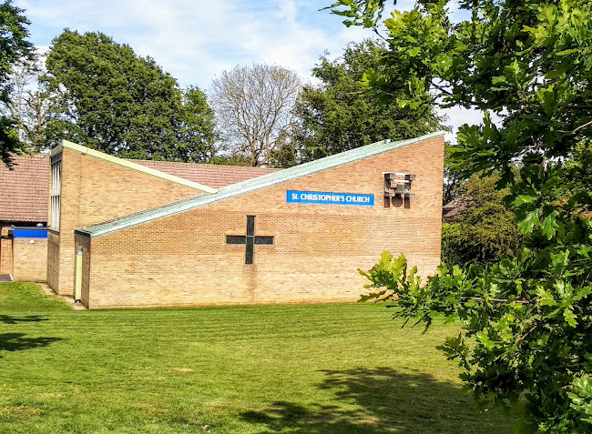 Comments and reviews of St Christopher's Church Thornhill