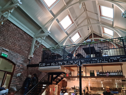 Riverhill Cafe Bar & Restaurant - open late Friday/Saturday (0100)