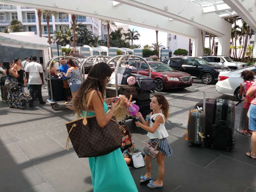 Shopping Mall «Fontainebleau Shops», reviews and photos, 4441 Collins Ave, Miami Beach, FL 33140, USA