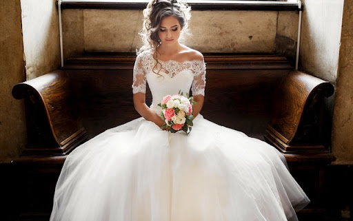Wedding Dresses of Manchester - Up to 80% discount on designer Wedding Dresses
