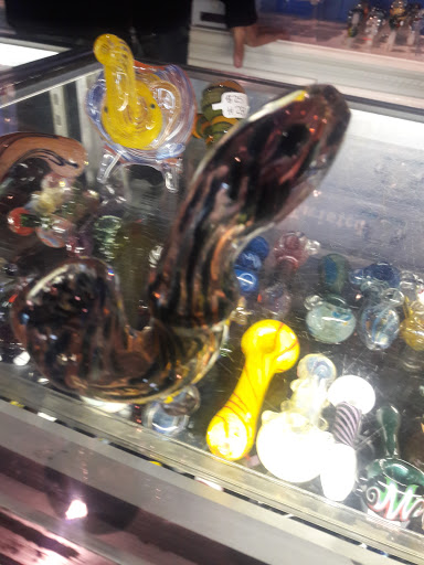 Tobacco Shop «Twisted Smoke Shop (Sunrise Plaza)», reviews and photos, 7777 Sunrise Blvd, Citrus Heights, CA 95610, USA