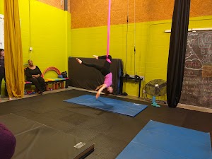 Detroit Flyhouse Circus school - photo 43