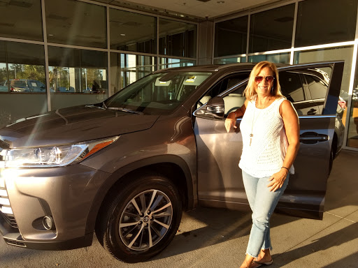 Toyota Dealer «Hendrick Toyota of Wilmington», reviews and photos, 5640 Market St, Wilmington, NC 28405, USA