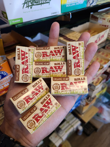 Vaporizer Store «Kloud King Smoke Shop», reviews and photos, 957 Broadway, Everett, MA 02149, USA