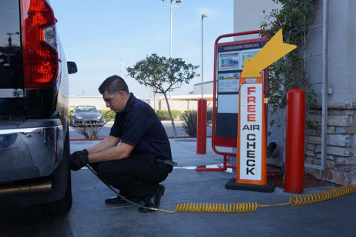 Tire Shop «Discount Tire Store - Cedar Hill, TX», reviews and photos, 142 N Hwy 67, Cedar Hill, TX 75104, USA