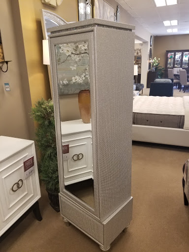 Furniture Store «Raymour & Flanigan Furniture and Mattress Store», reviews and photos, 275 Glen Cove Rd, Carle Place, NY 11514, USA