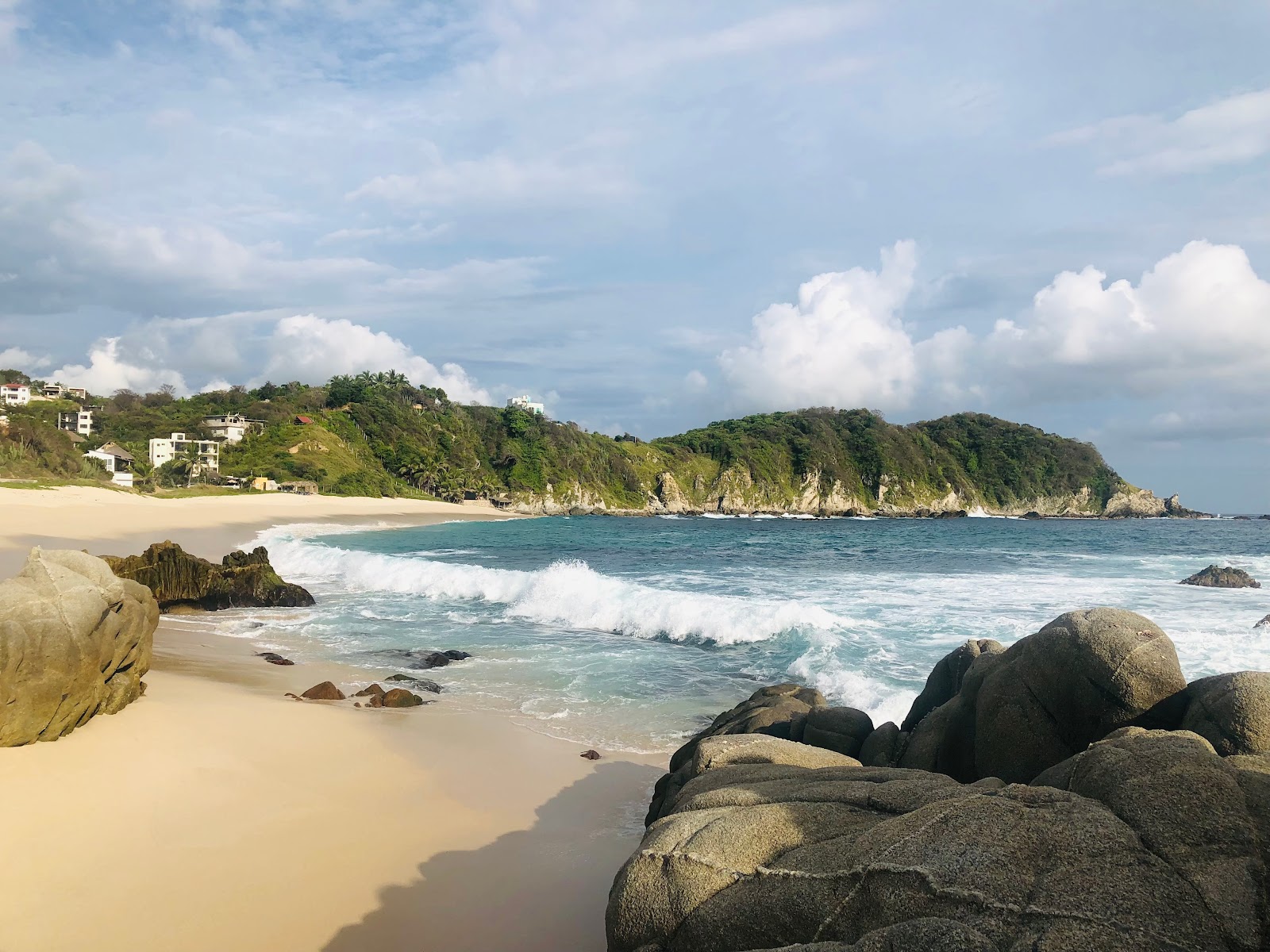 Photo de Salchi beach - endroit populaire parmi les connaisseurs de la détente