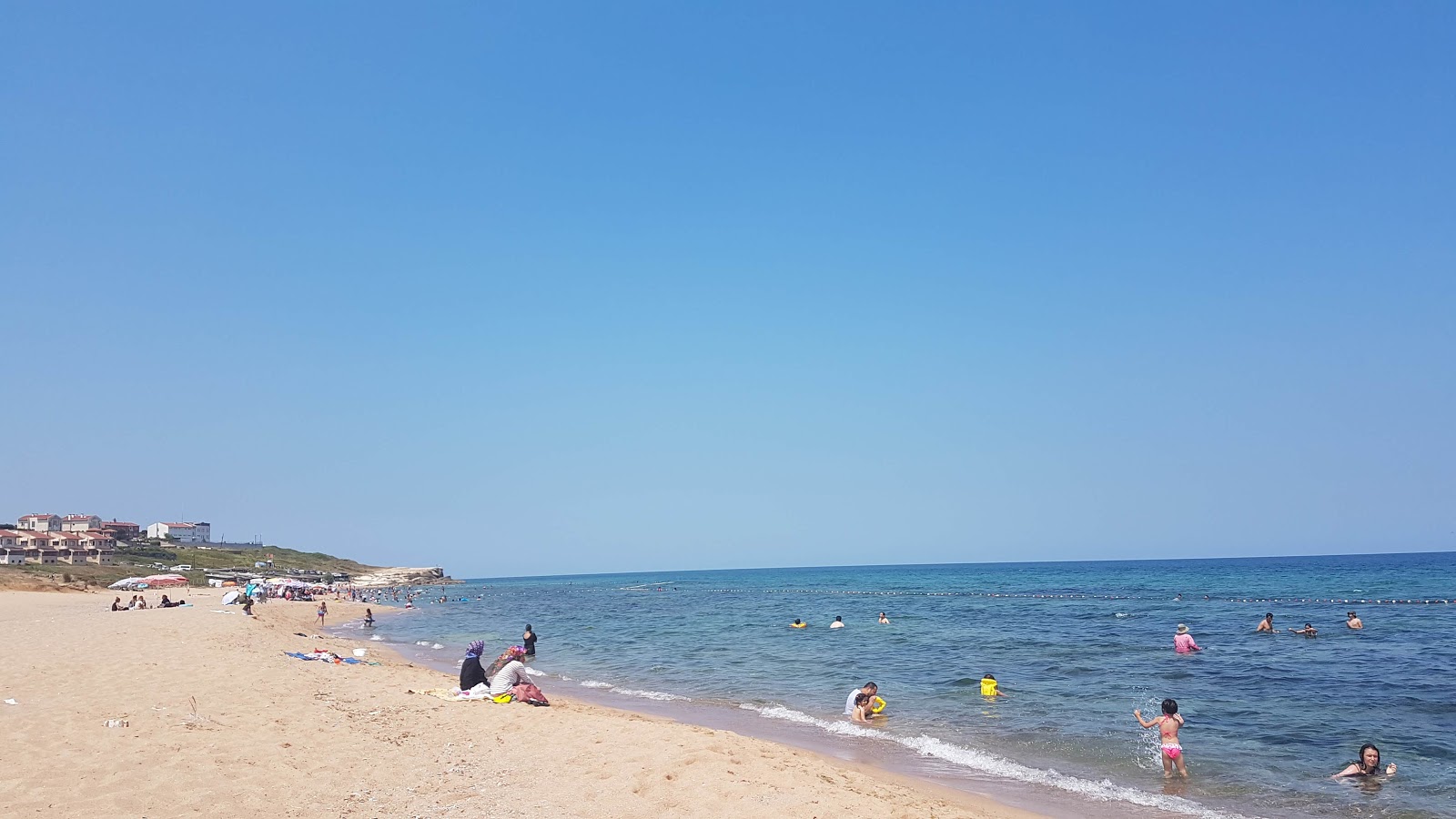 Sahilkoy Halk Plaji的照片 带有宽敞的海岸