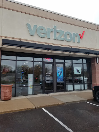 Cell Phone Store «Verizon Wireless / Wireless World», reviews and photos, 3904 Silver Lake Rd NE, St Anthony, MN 55421, USA