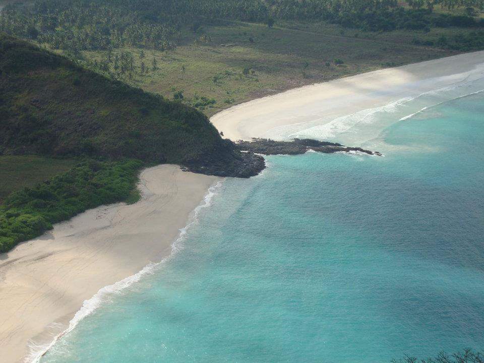 Tomang-Omang Beach photo #9