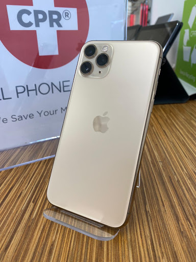 Cell Phone Store «iExpert Studio», reviews and photos, 5000 Shelbyville Rd, Louisville, KY 40207, USA