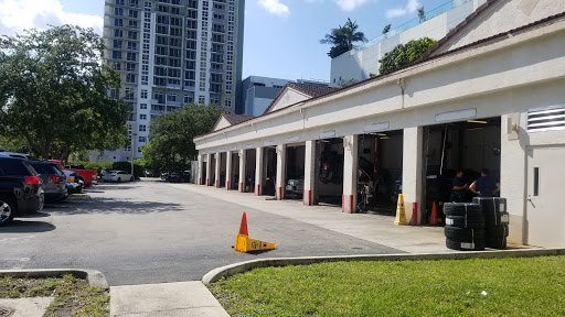 Tire Shop «Tires Plus», reviews and photos, 201 N Federal Hwy, Fort Lauderdale, FL 33301, USA