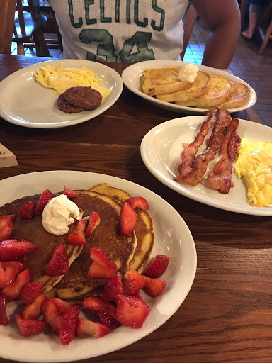 American Restaurant «Cracker Barrel Old Country Store», reviews and photos, 825 Marketplace Blvd, Hamilton Township, NJ 08691, USA