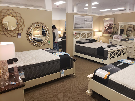 Furniture Store «Raymour & Flanigan Furniture and Mattress Store», reviews and photos, 3430 Erie Blvd E, Syracuse, NY 13214, USA