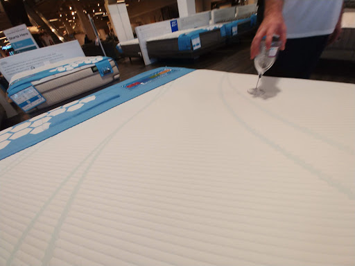 Furniture Store «Art Van Furniture», reviews and photos, 2606 N Elston Ave, Chicago, IL 60647, USA