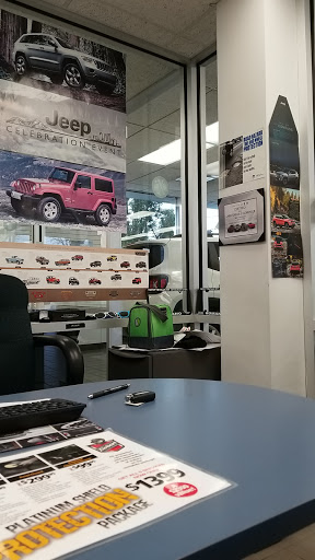 Car Dealer «Romano Chrysler Jeep», reviews and photos, 215 W Genesee St, Fayetteville, NY 13066, USA