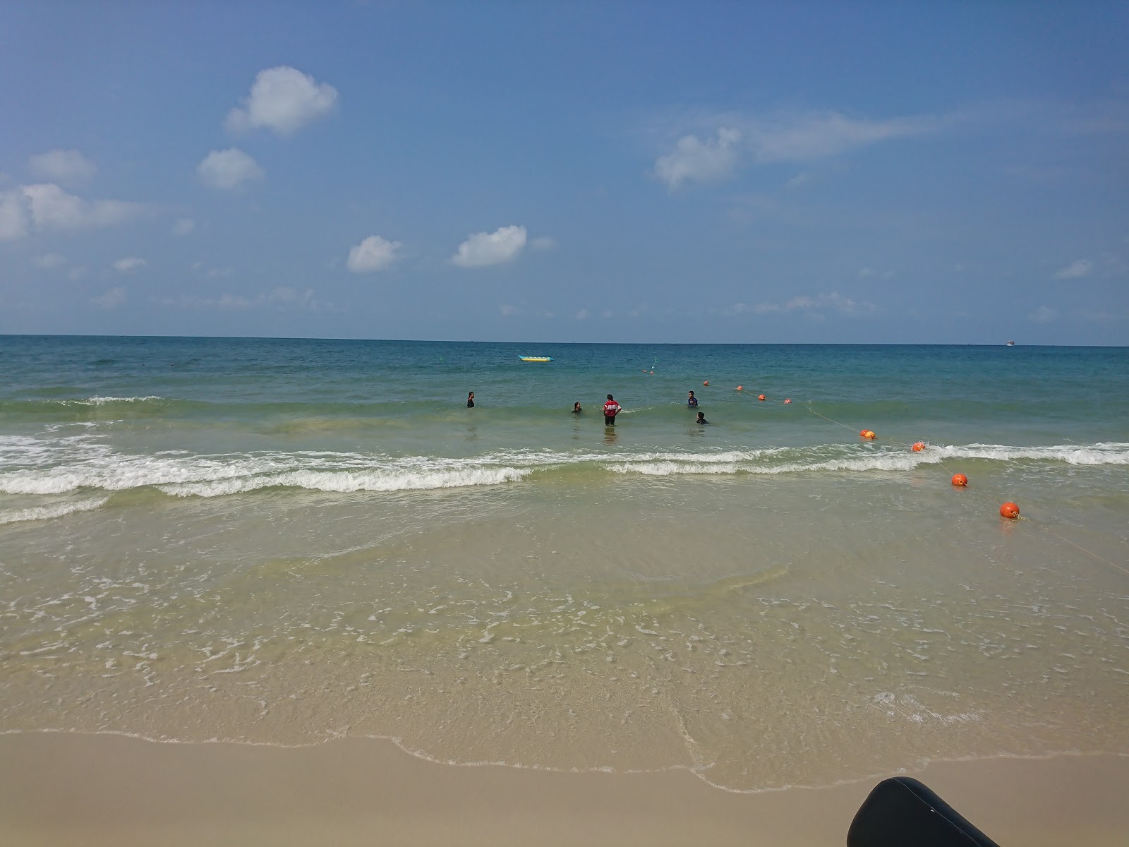 Foto van Ou Chheuteal Beach met gemiddeld niveau van netheid