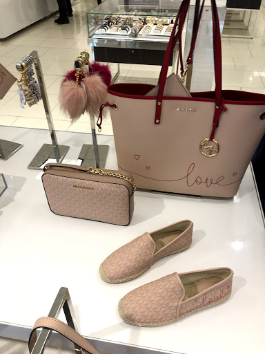 Fashion Accessories Store «Michael Kors», reviews and photos, 20-A Killingworth Turnpike #430, Clinton, CT 06413, USA