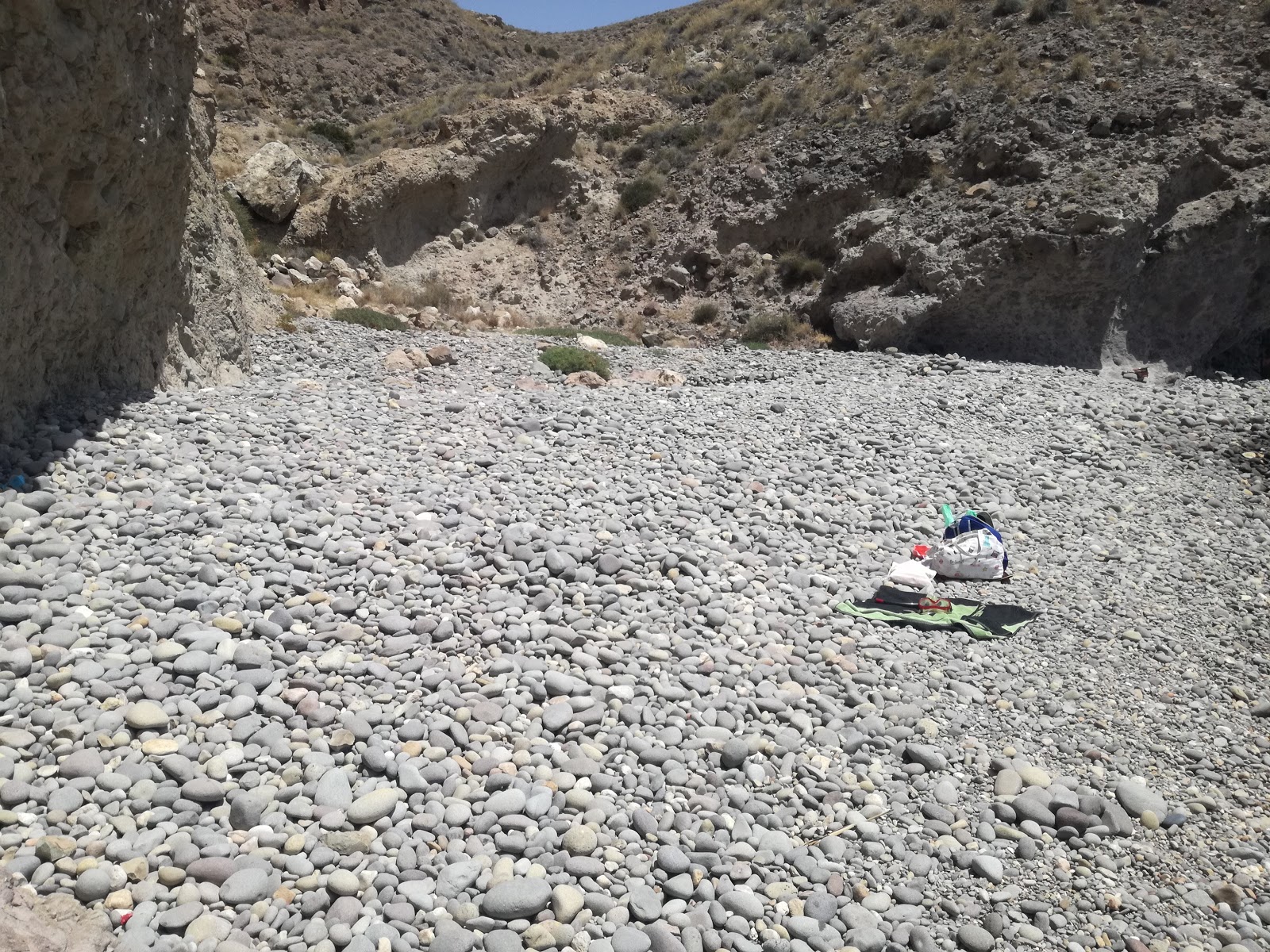 Photo de Cala los Mendrugos situé dans une zone naturelle