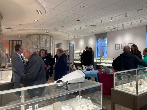 Jewelry Store «Helzberg Diamonds», reviews and photos, 6557 Grand Ave #200, Gurnee, IL 60031, USA