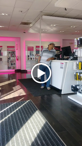 Cell Phone Store «T-Mobile», reviews and photos, 8903 Woodyard Rd, Clinton, MD 20735, USA