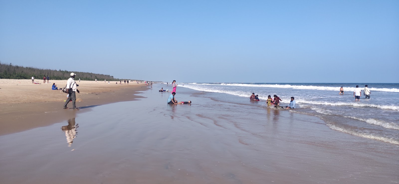 Valokuva Ramapuram Beachista. pinnalla kirkas hiekka:n kanssa