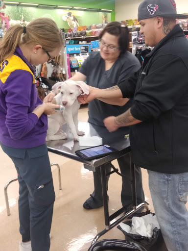 Pet Supply Store «Petco Animal Supplies», reviews and photos, 4665 Garth Rd #400, Baytown, TX 77521, USA