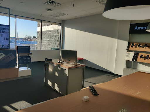 Verizon Authorized Retailer - Wireless Zone, 209 12th St SW, Forest Lake, MN 55025, USA, 