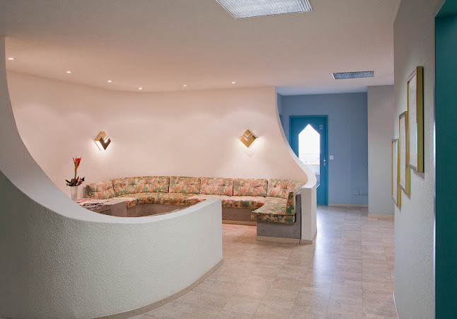 Dr. med. dipl. rer. pharm. Bernhard Schmid - Arzt