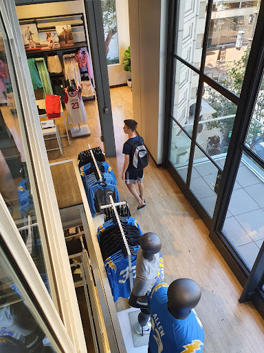 Clothing Store «Nike The Grove», reviews and photos, 189 The Grove Dr, Los Angeles, CA 90036, USA