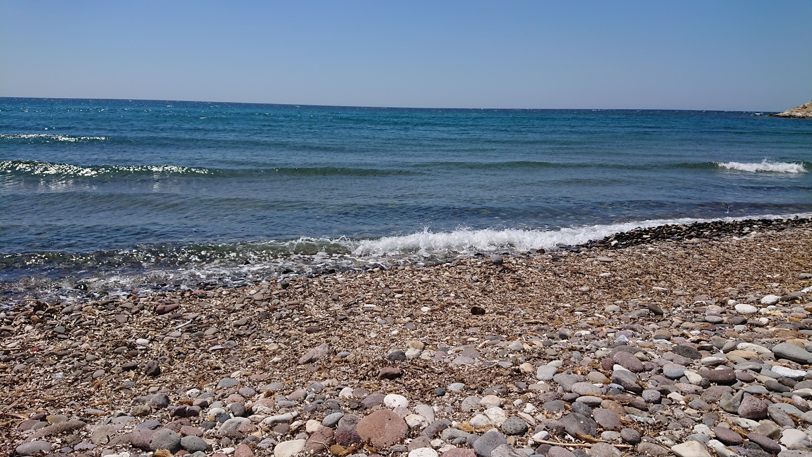 Apollo beach'in fotoğrafı geniş bir kıyı şeridi ile birlikte
